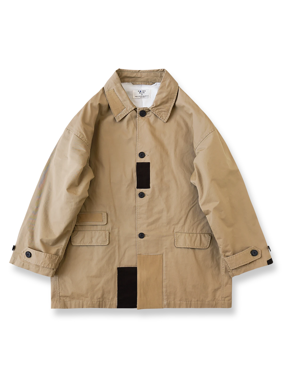 クラシックバルマカーンパッチワークコートの全体正面画像、パッチワーク切り替えとヴィンテージボタンのディテール。