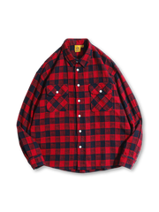 バッファローチェック柄とフラップポケットが特徴のコットン100%クラシックシャツ。快適な保温性で多用途に活躍
