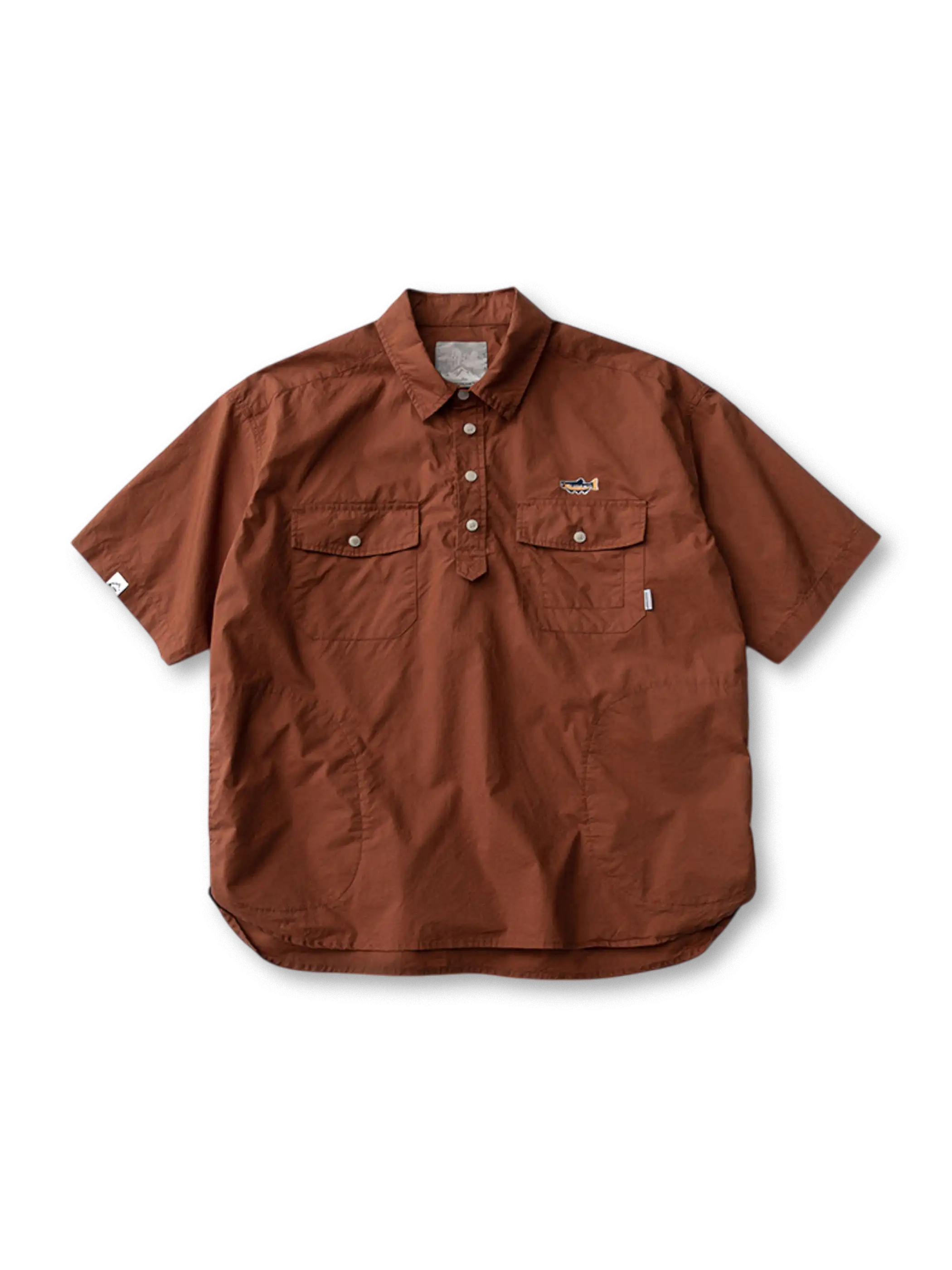 小魚刺繍と特徴的ポケットが魅力の1950年代風クラシックフィッシングシャツ