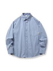 ピンストライプ柄と清涼感あるアイスミント繊維混紡素材が特徴のルーズフィット長袖シャツの全体像。