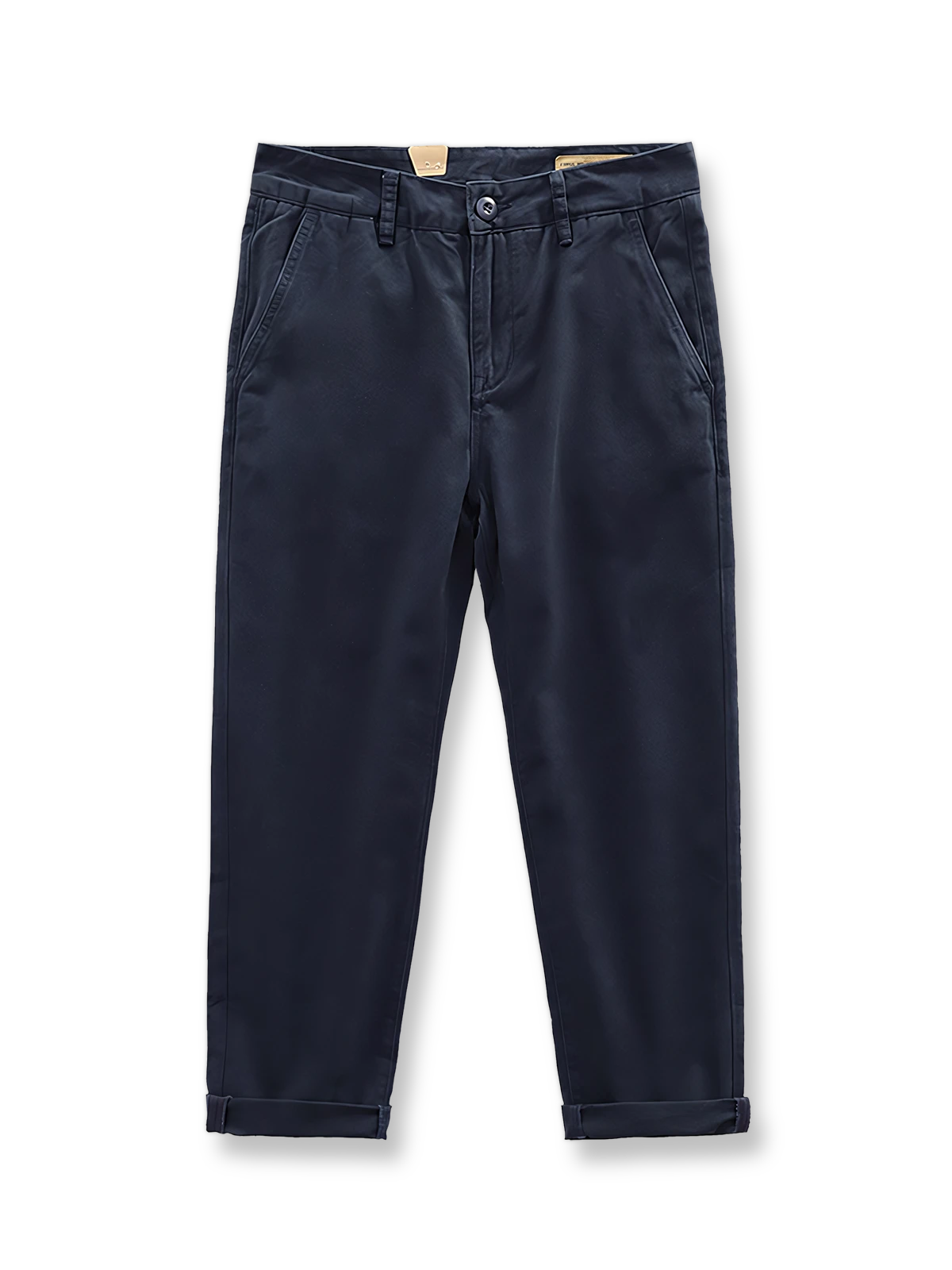 ストレートシルエットとフラップポケットが特徴のツイルカジュアルパンツ。