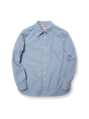 ウォッシュ加工のコットン素材と天然果実ボタンが特徴のクラシックストライプシャツ