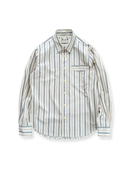 クラシックなストライプ柄の長袖シャツ