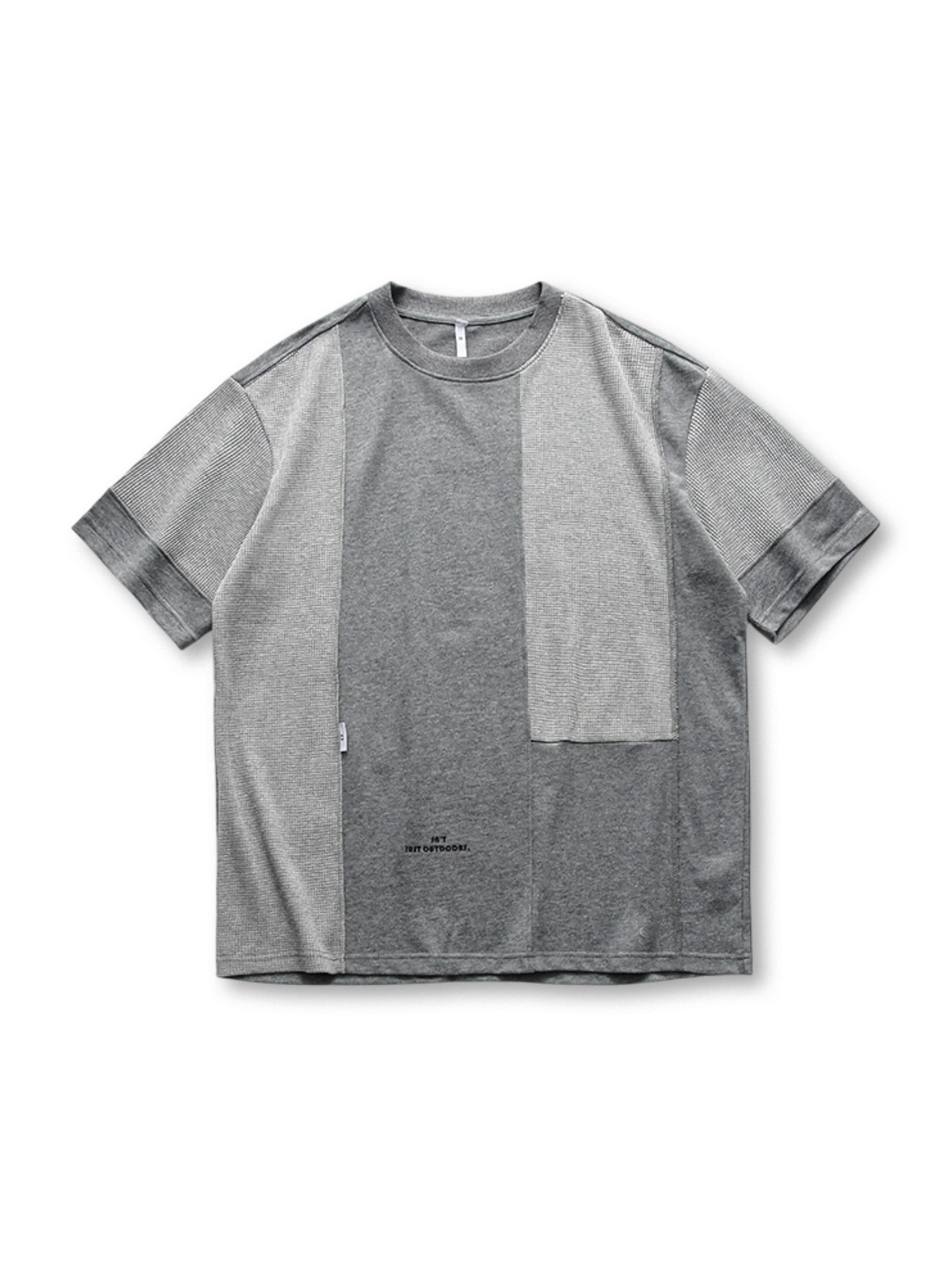 異なる編み地とカラーブロックを大胆に使ったパッチワークデザインのTシャツ