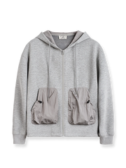 カラーブロックポケット付きエアレイヤーパーカー。軽量で暖かく、実用的なデザイン。