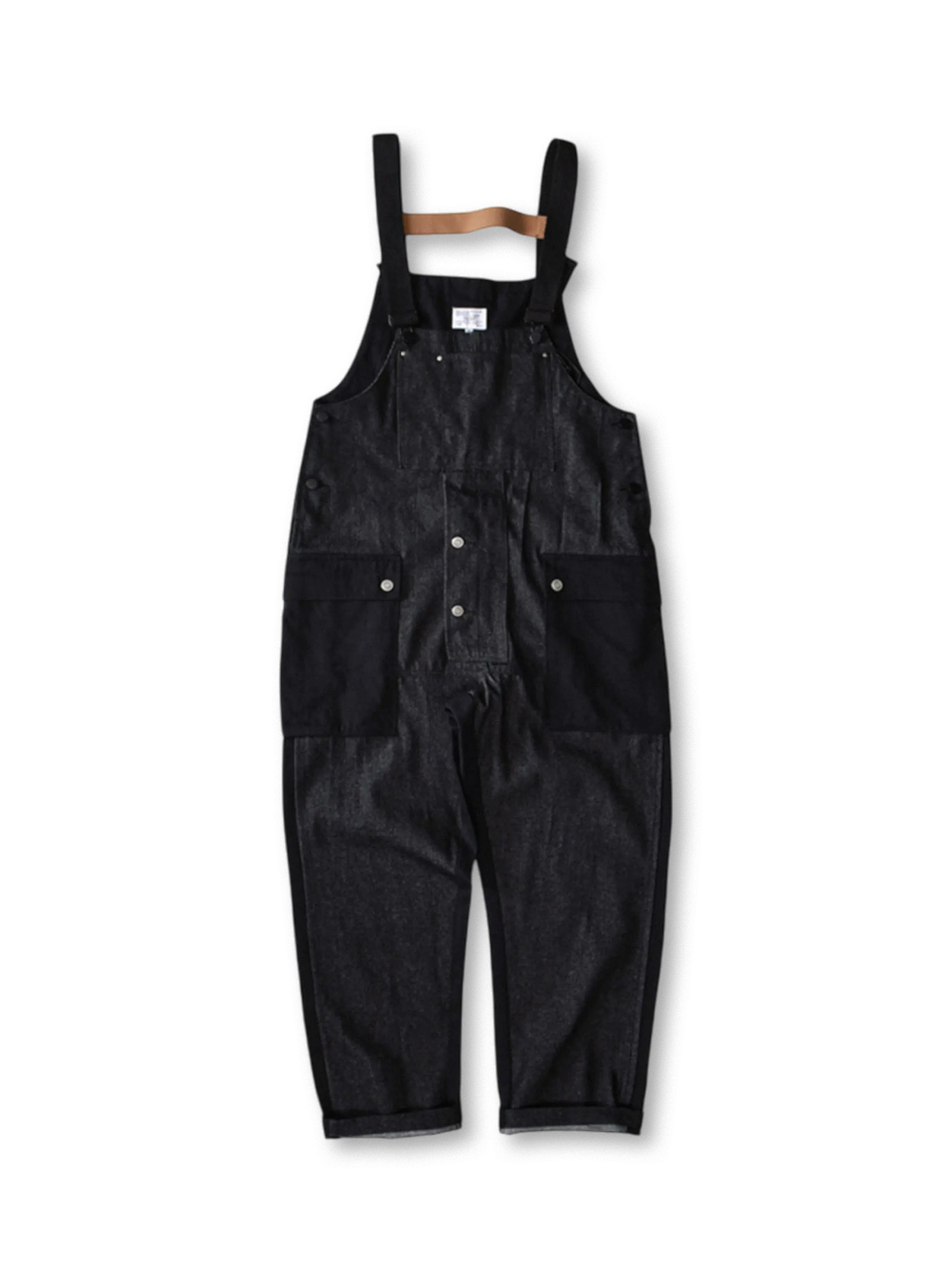 配色切り替えと多機能ポケットが特徴のコットンワークオーバーオール