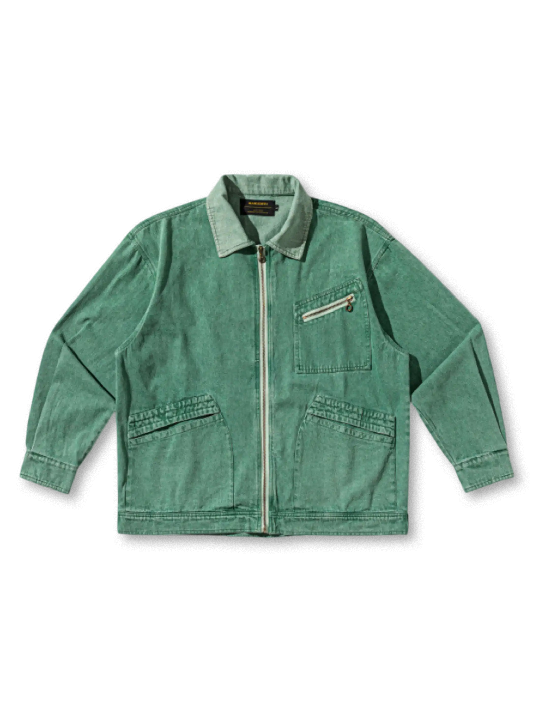 配色襟と胸ポケット、フロントジップが特徴のヴィンテージ風ワークジャケット。90%コットン・10%ポリエステル混紡で耐久性と軽さを兼ね備え、春秋シーズンに最適。ゆったりシルエットでデニムやチノパンと相性抜群。