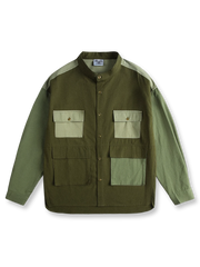 カラーブロックと多ポケットが特徴の快適なワークシャツ。スタンドカラーがアクセントのモダンデザイン。