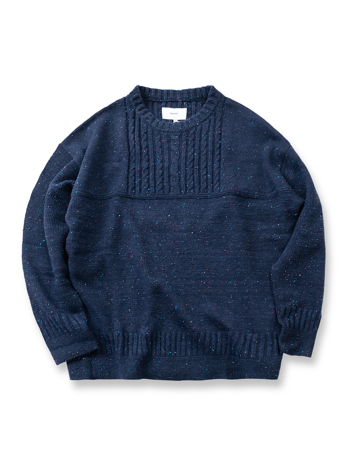 カラードットケーブル編みが特徴のウール混紡セーター。