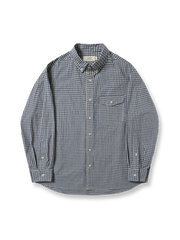 ブルーとホワイトのチェック柄が特徴の色織りコットンシャツ