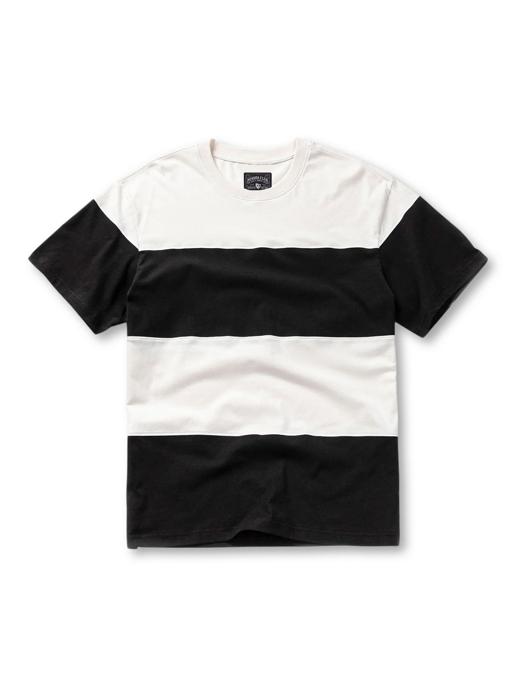 コントラストカラーブロックTシャツの全身ビュー、大胆な色切り替えを強調。