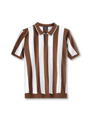 冷感レーヨンニットポロシャツの全身ビュー、アイレット編みとリブ衿ディテールを強調。