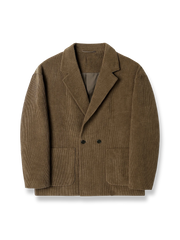 高密度コーデュロイとストライプ模様を特徴とするカジュアルスーツ。2ボタンと丸パッチポケット付き。