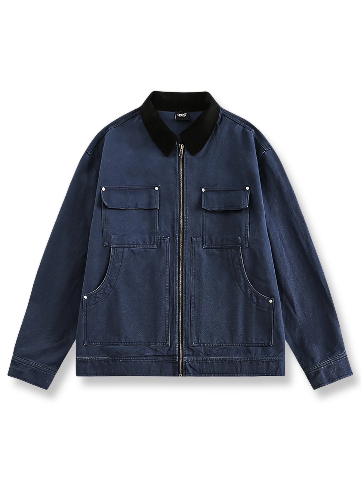 コーデュロイ襟と多ポケットが特徴のデニムジャケット。