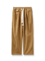 刺繍パッチと乱れステッチがアクセントのルーズフィットワイドコーデュロイパンツ。