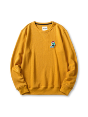 胸元ワッペンとウォッシュ加工が特徴の柔らかい裏毛素材スウェット。耐久性があり多用途に活躍。