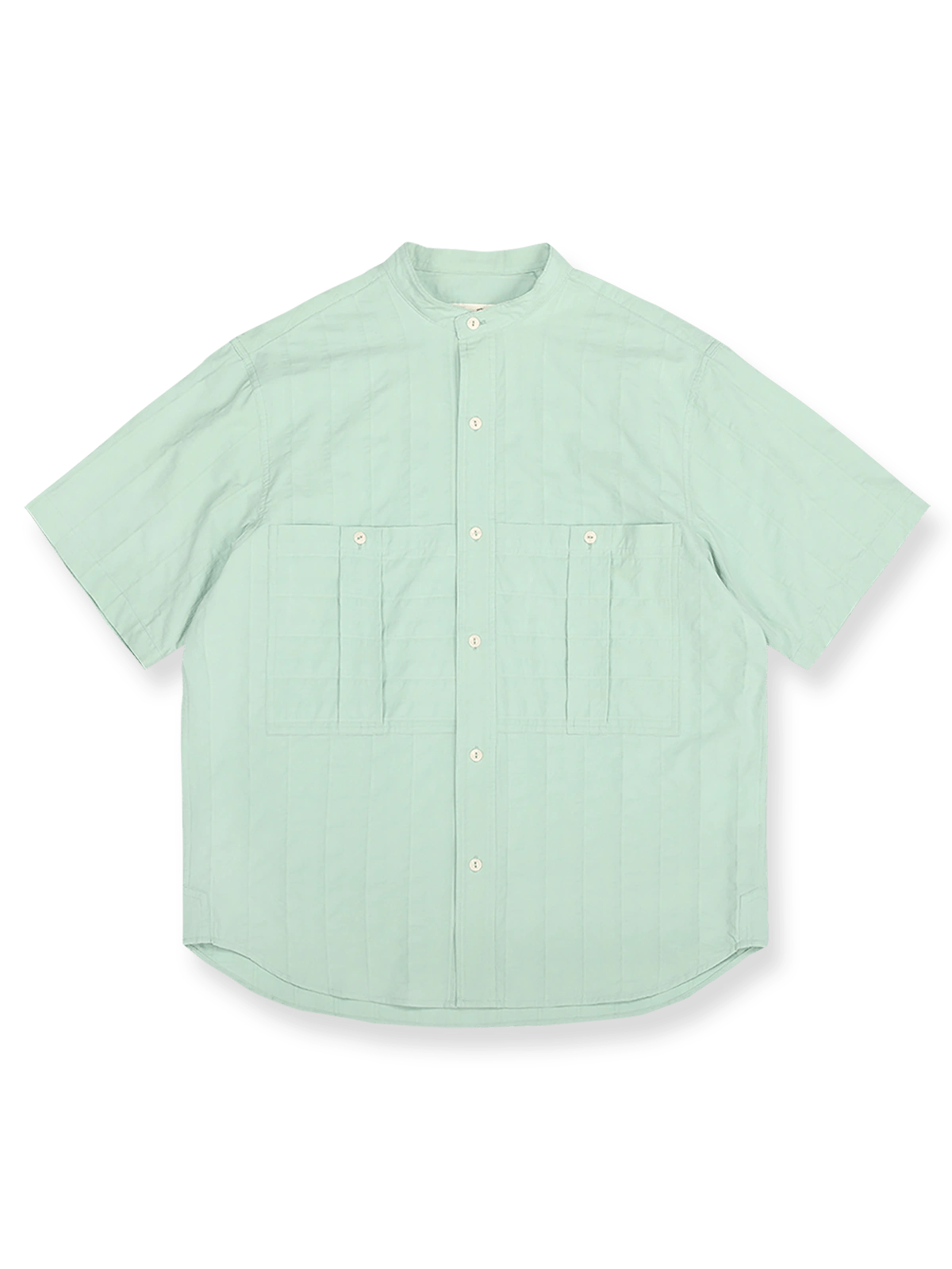 色織りストライプとアコーディオンポケットが特徴のオーバーサイズコットンワークシャツ