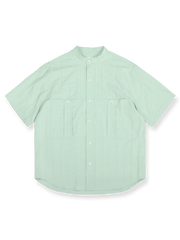 色織りストライプとアコーディオンポケットが特徴のオーバーサイズコットンワークシャツ