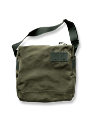 軍用素材とウォッシュドヴィンテージ仕上げのワンショルダーバッグ