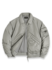 グレイグリーンとオレンジライニングが特徴のCWU‑45Pフライトジャケット。