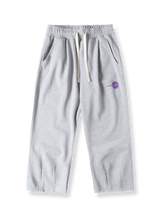 裾にダーツが入ったテーパードシルエットのスウェットイージーパンツ