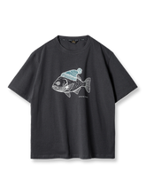 帽子をかぶった深海魚をベルベットプリントで施した厚手コットンTシャツ