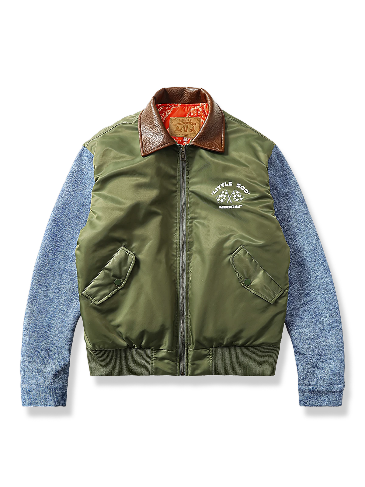 デニム風人工皮革の袖と斜め織りナイロン素材を組み合わせたフライトジャケット。