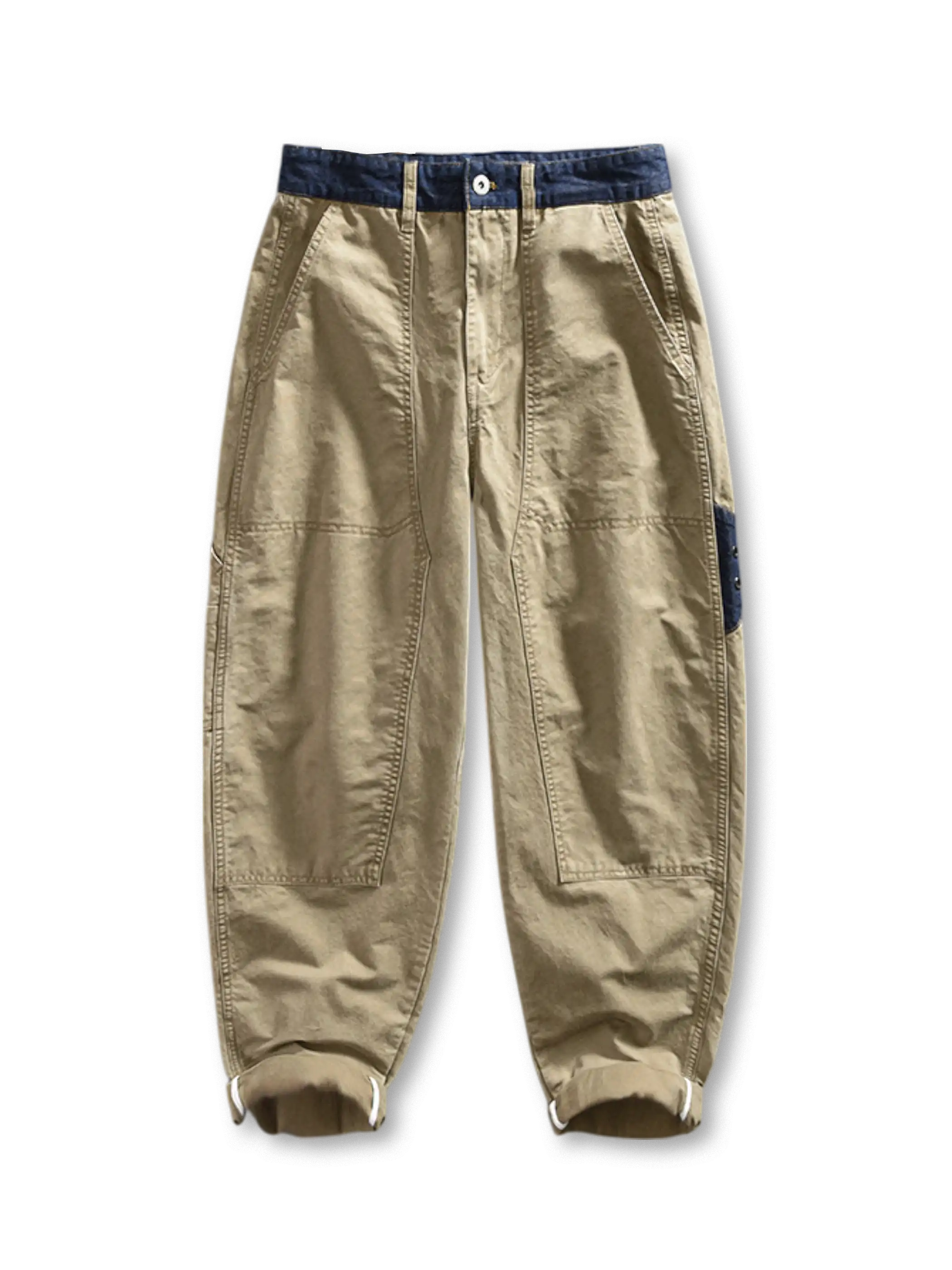 インディゴデニム切替と補強パッチが特徴のカーゴジョガーパンツ、実用性とヴィンテージ感を両立