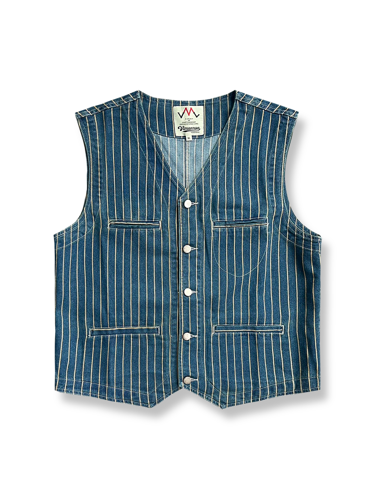 ストライプデニムの視覚的レイヤー感が映えるコットンベスト