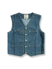 ストライプデニムの視覚的レイヤー感が映えるコットンベスト