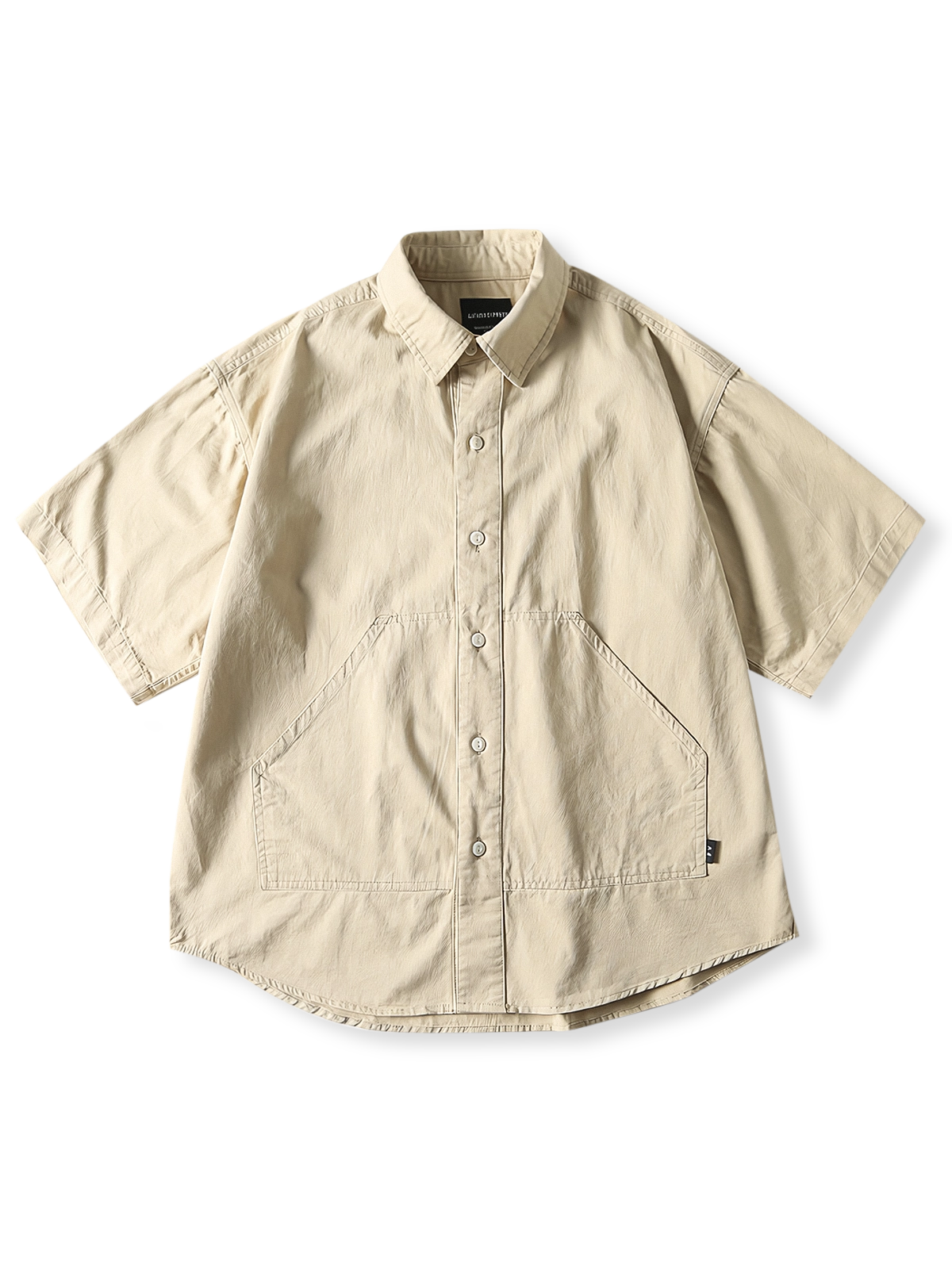 ダイアゴナルポケット付き半袖シャツの前面が見える商品画像