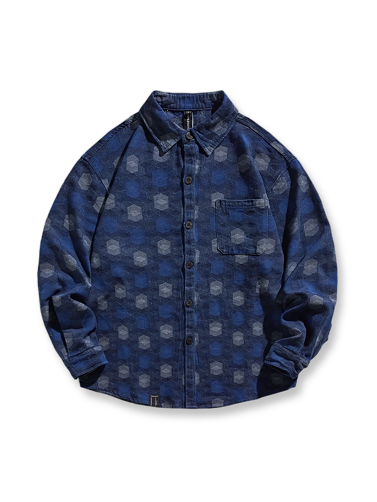 ダイヤ柄の暗紋が浮かぶ中厚デニムシャツ。