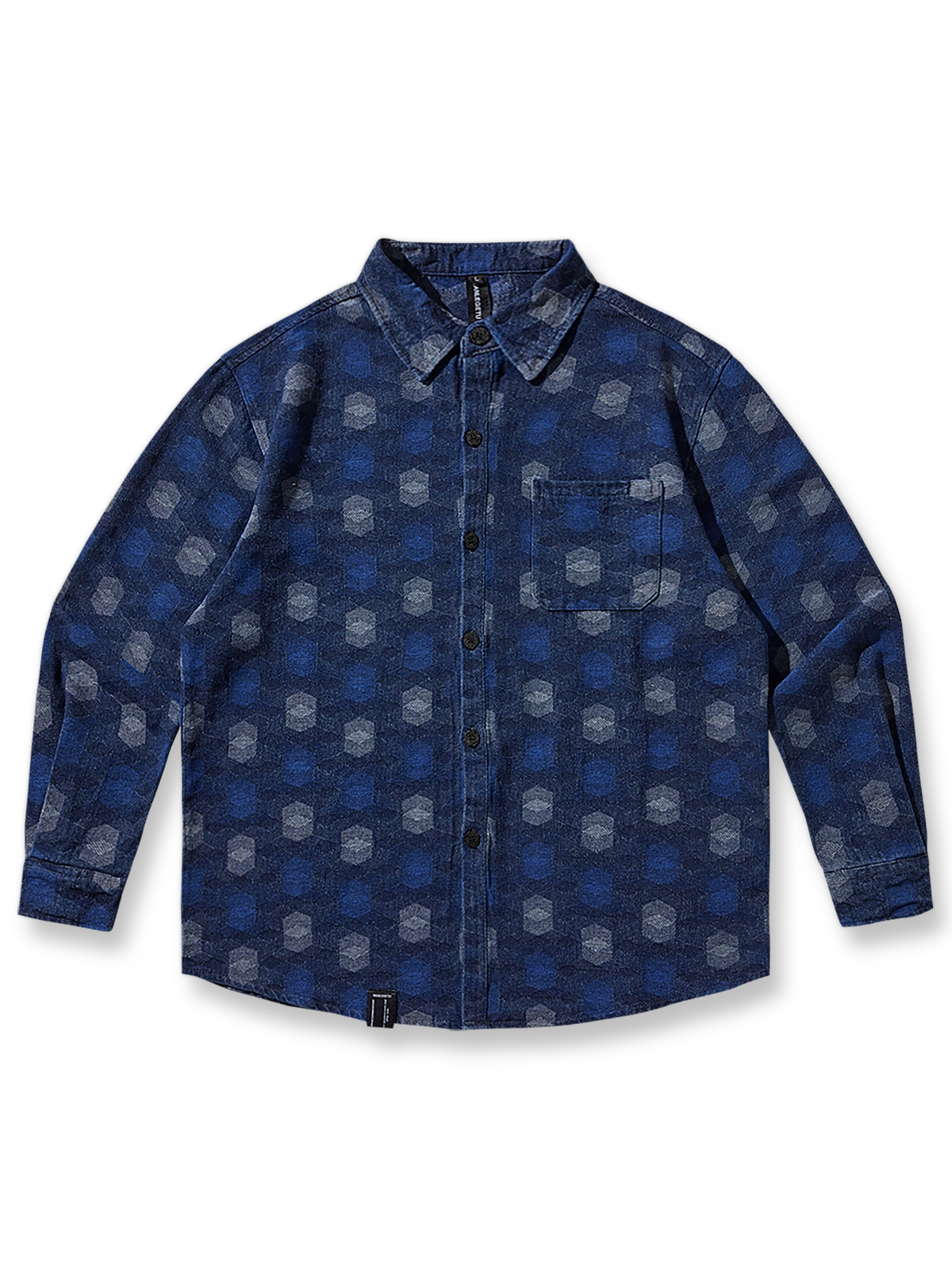 ダイヤモンドパターンとウォッシュド加工が特徴のデニム長袖シャツの全体像。