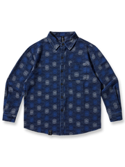 ダイヤモンドパターンとウォッシュド加工が特徴のデニム長袖シャツの全体像。