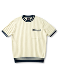 ダブルピ―コットンリブポケットTシャツの全身ビュー、配色ポケットとリブテクスチャーを強調。