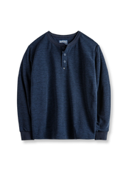 ダブルフリース素材とY字ボタンネックが特徴のヘンリーネック長袖Tシャツ。