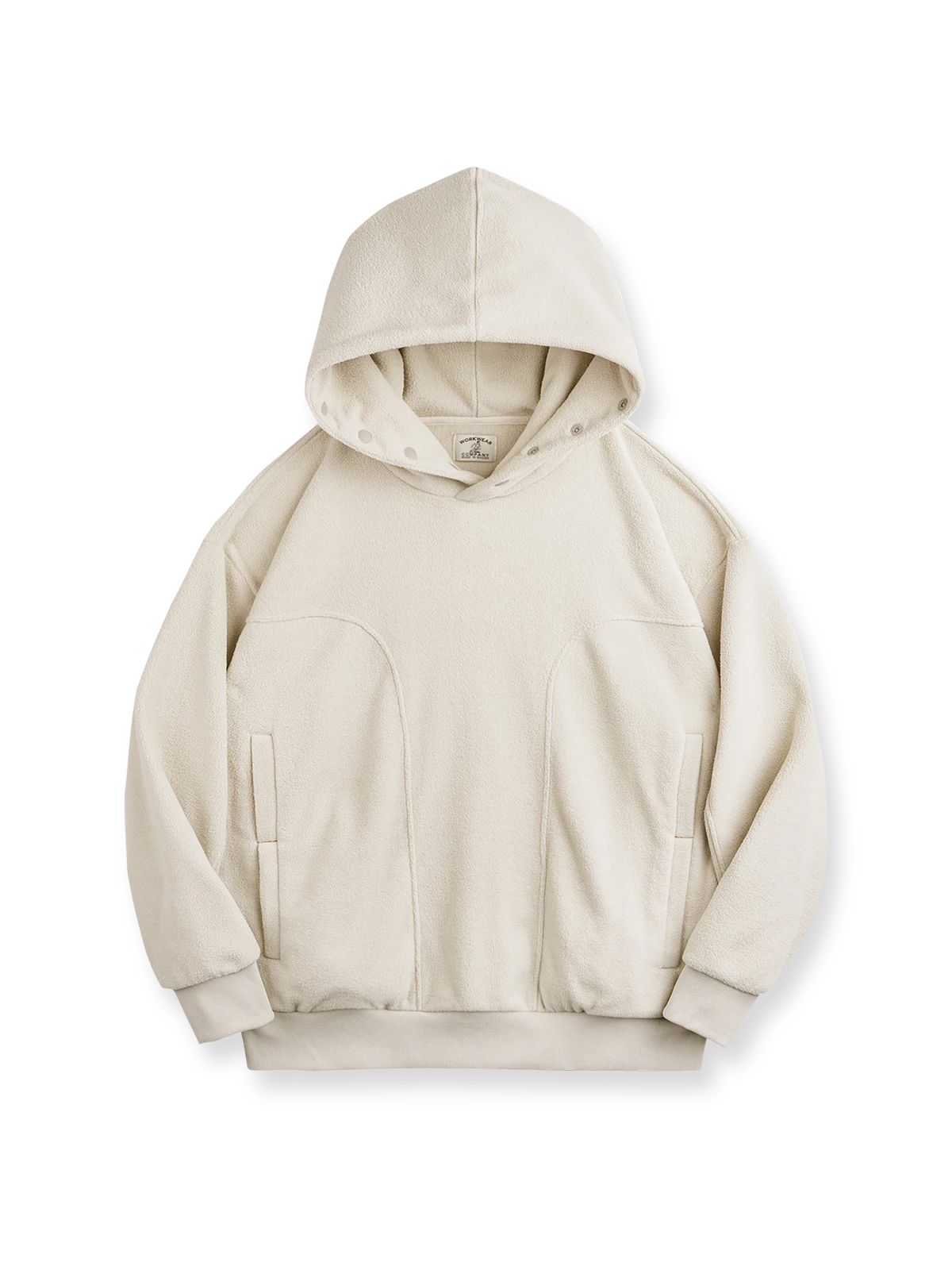 ダブルフリース素材とスナップボタンフードが特徴のプルオーバーパーカー。