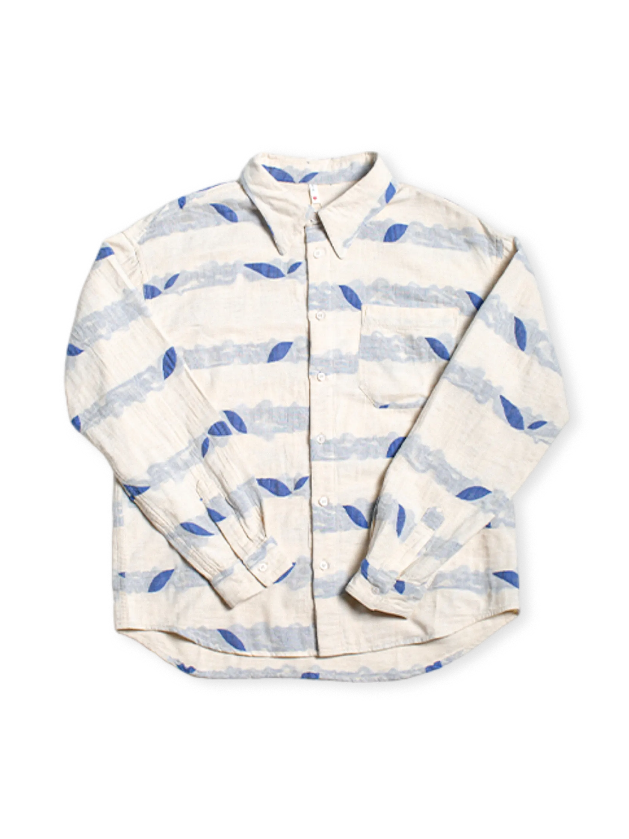 180g二重シャー織綿麻混紡生地使用のルーズシルエットシャツ。フラット縫製と厚手裏地付き。