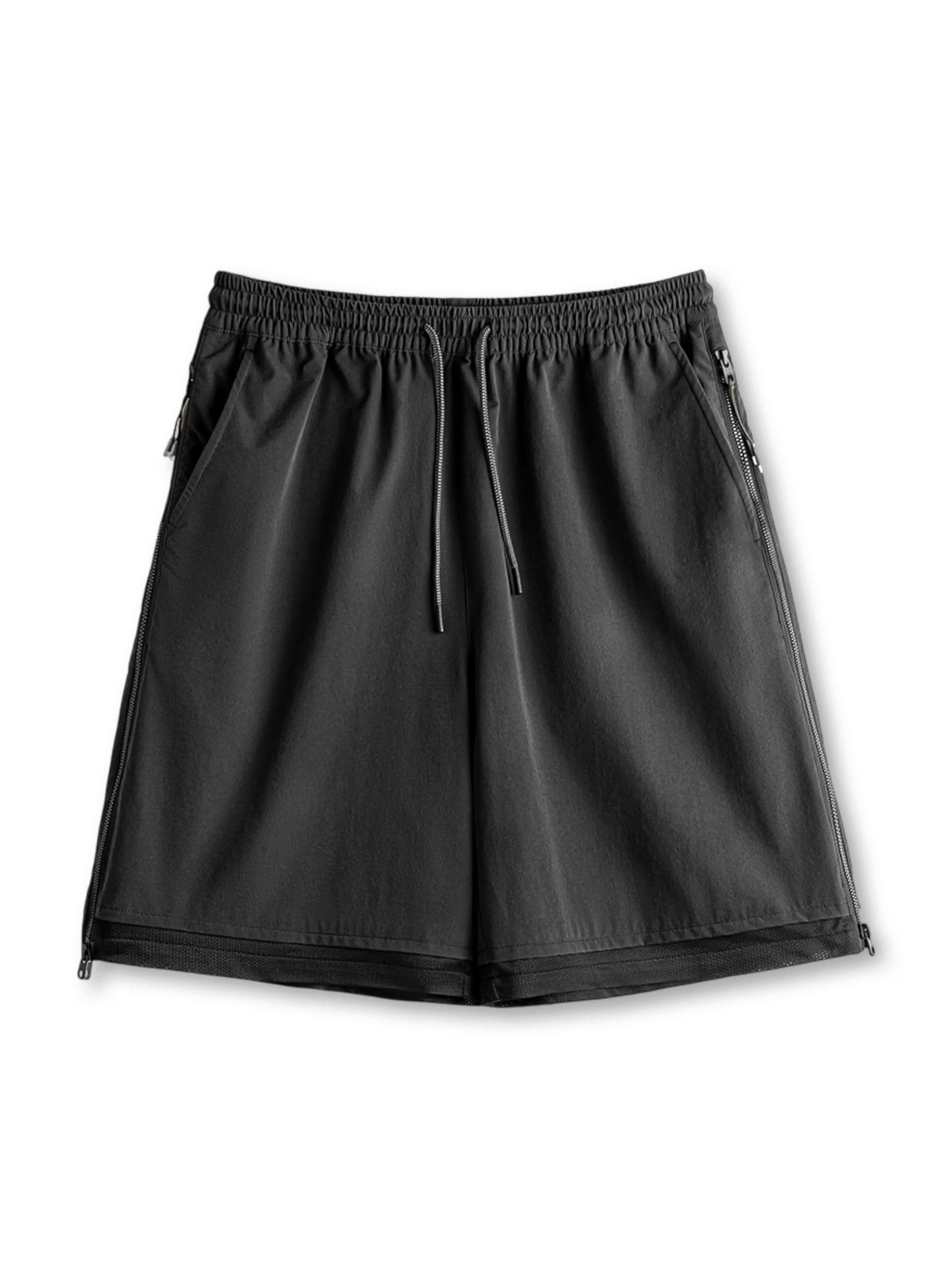 ダブルジップ換気と大容量ポケットが特徴の軽量テックショーツ