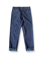 龍鳳呈祥の刺繍と雲龍文が裾裏に現れる限定植物染め14ozデニムパンツ。