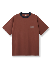 バインディングリブとDRINKING TEAM刺繍プリントが映えるヴィンテージ風Tシャツ。