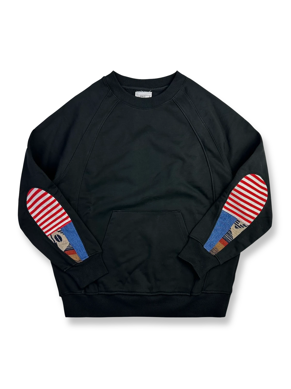 ドロップ型肘パッチが特徴のループバックコットンスウェット