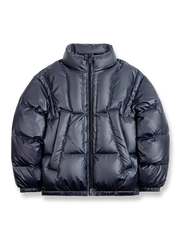 ミニチェック柄と高密度ダックダウンを使用したスタンドカラーダウンジャケット。