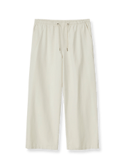 ウエストゴムとヴィンテージ風ポケットが特徴のコットンストレートパンツの全体像。