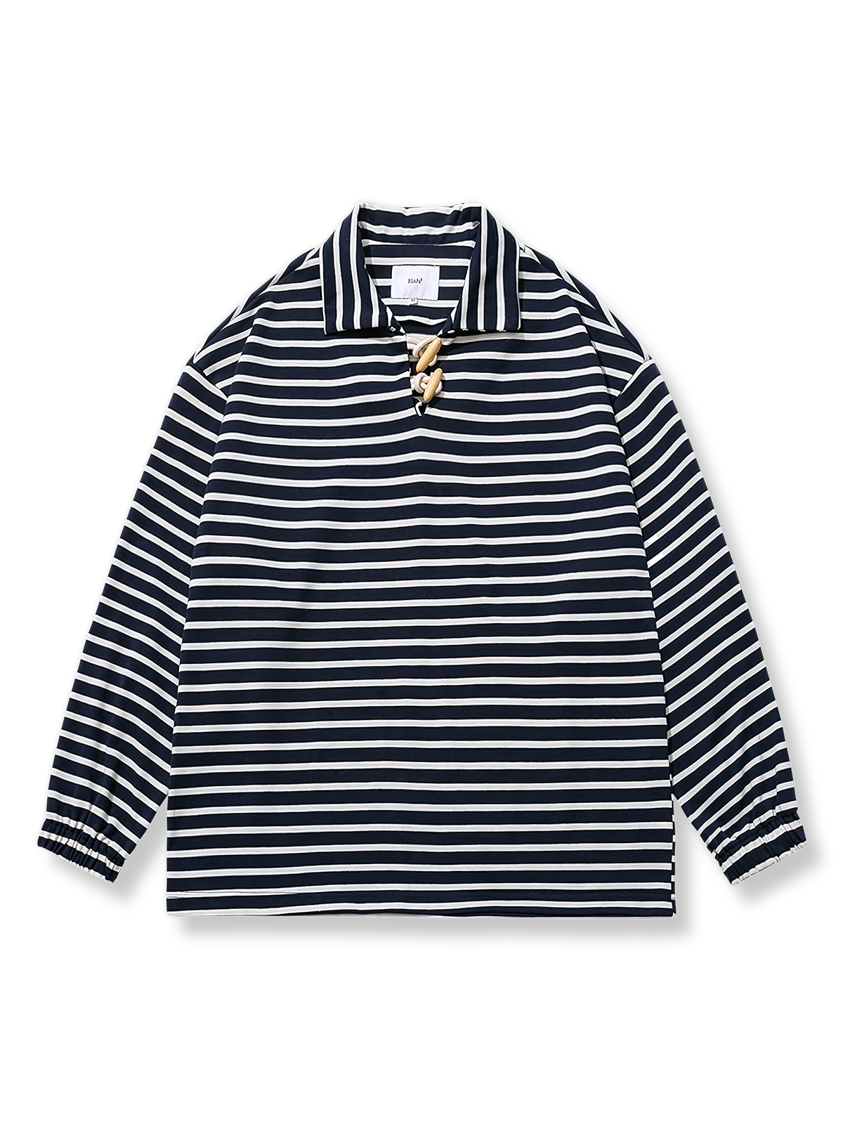 エルボーパッチと折り返し襟が特徴のブルーストライプ長袖Tシャツ