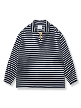 エルボーパッチと折り返し襟が特徴のブルーストライプ長袖Tシャツ