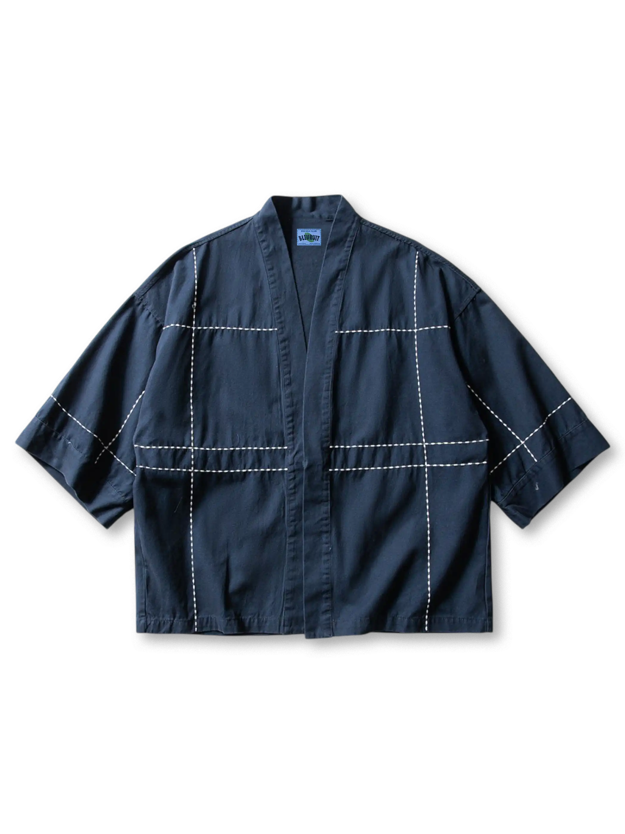 刺繍グリッドはんてんカーディガンシャツの全身ビュー、はんてん開襟とグリッド刺繍ディテールを強調。