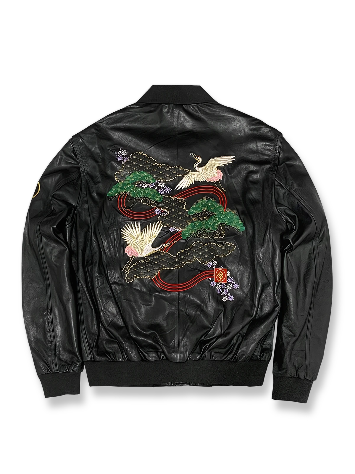 横須賀万針刺繍で鶴図を描いた羊革スカジャン。