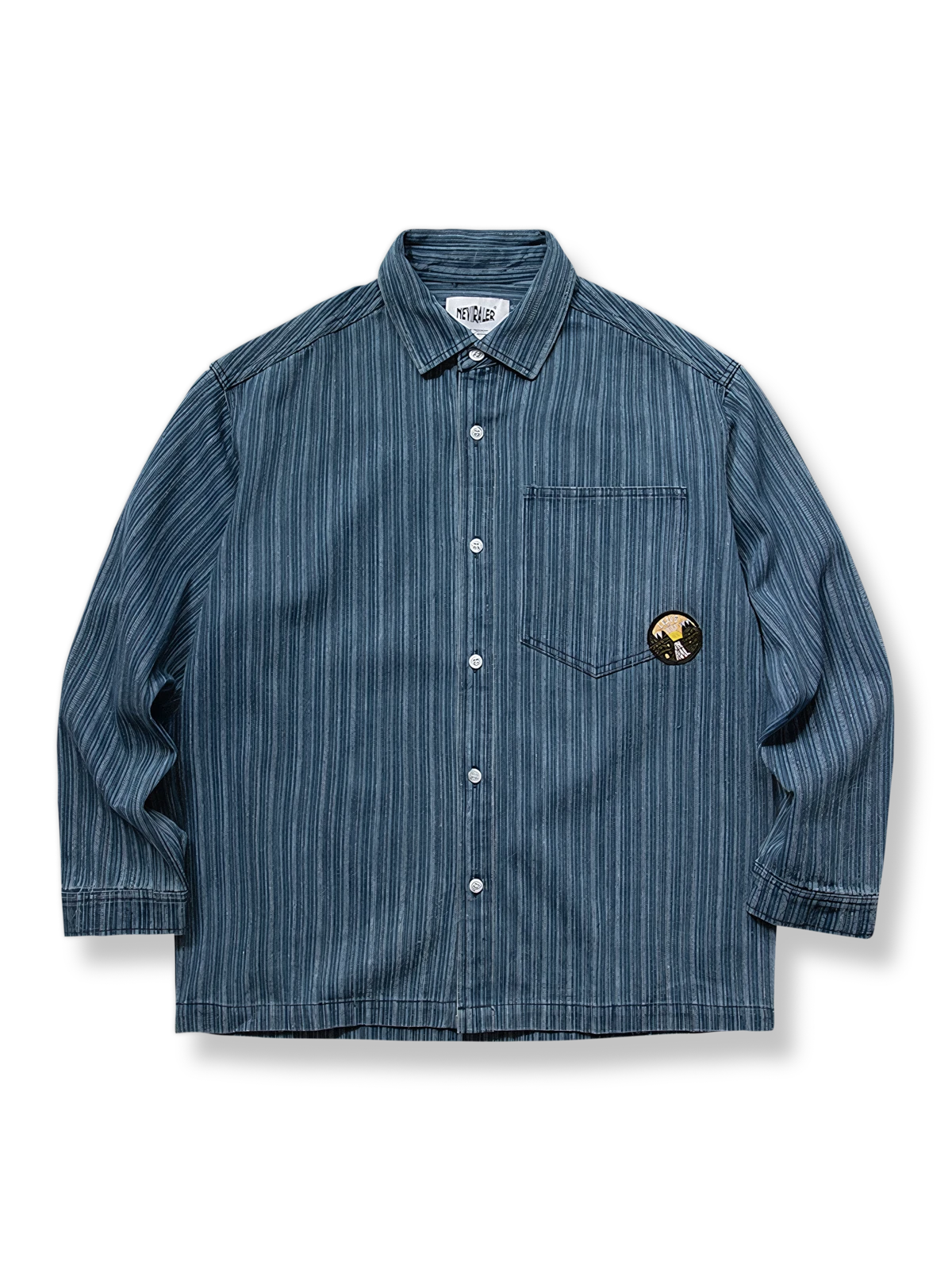 刺繍入りストライプ柄の長袖シャツ