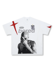 イングランド国章風エンブレムとモノクロフォトを配したスポーティなVネックサッカージャージTシャツ